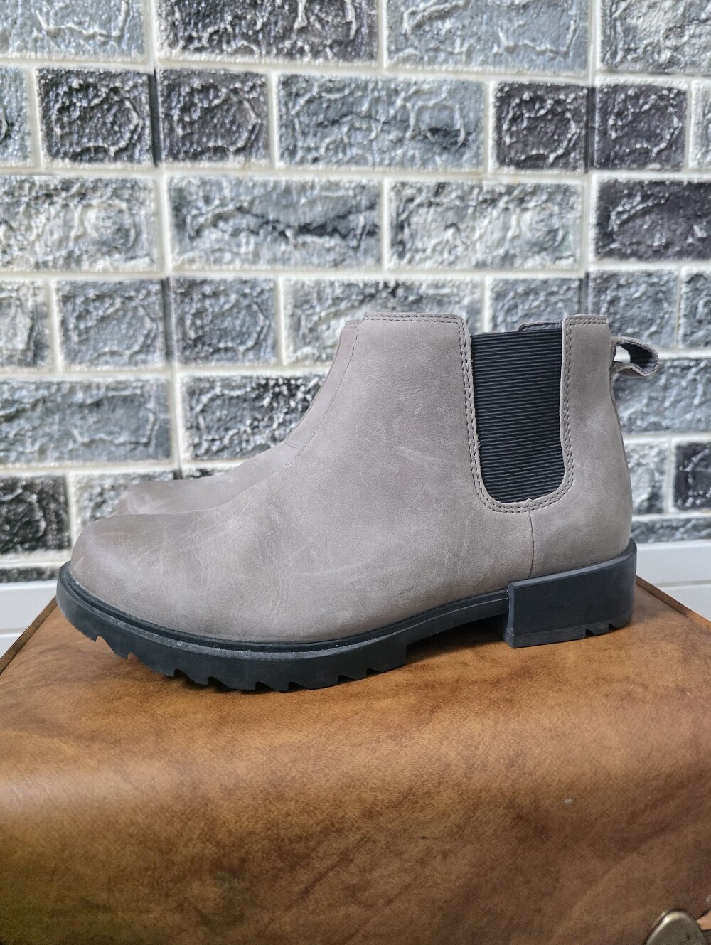 Sorel Women's Grey Leather Waterproof Chelsea Boot Size 8